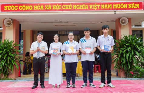 CLB tiếng Anh vì cộng đồng khởi động chuỗi chương trình hướng nghiệp