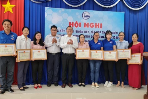 Huyện Bàu Bàng: Khen thưởng các điển hình trong công tác đề án đoàn kết tập hợp thanh niên công nhân