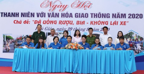 Huyện Phú Giáo: 500 đoàn viên thanh niên tham gia Ngày hội văn hóa giao thông