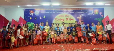 Nhiều quà trung thu đến thiếu nhi con em công nhân