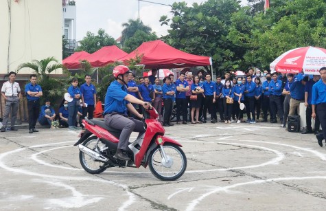 Đoàn khối Cơ quan – Doanh nghiệp tỉnh tổ chức Ngày Pháp luật và Ngày hội thanh niên với văn hóa giao thông