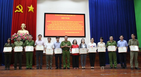 TX.Bến Cát: Khen thưởng nhiều tập thể, cá nhân có thành tích trong phong trào Toàn dân bảo vệ an ninh Tổ quốc