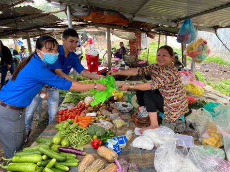 Huyện Phú Giáo: Các cơ sở Đoàn ra quân Ngày Chủ nhật xanh