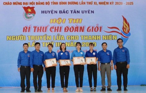 Người truyền lửa cho thanh niên