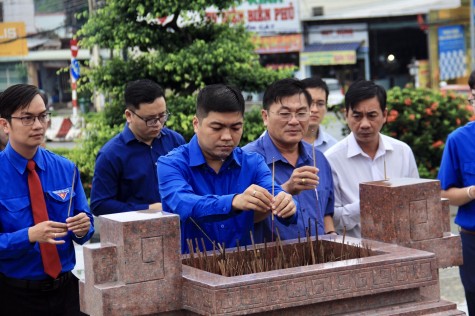 Hội trại truyền thống thanh niên Bình Dương tự hào tiến bước dưới cờ Đảng