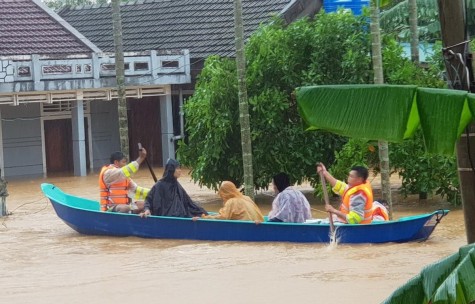 Hỗ trợ người dân vượt qua khó khăn và khắc phục hậu quả thiên tai