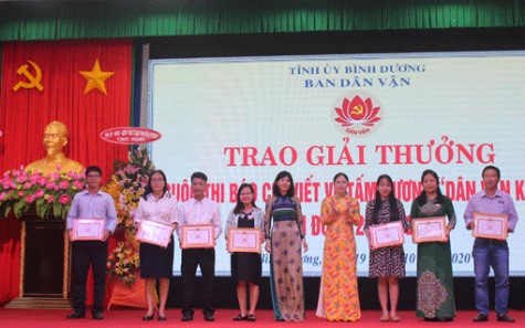 Họp mặt Kỷ niệm 90 năm Ngày Truyền thống Công tác Dân vận của đảng: Khẳng định sức mạnh, mối liên hệ mật thiết với nhân dân