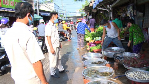 Chấn chỉnh tình trạng lấn chiếm hành lang đường bộ