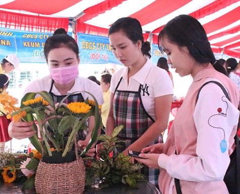 Công đoàn ngành dệt may: Đẩy mạnh công tác chăm lo cho lao động nữ