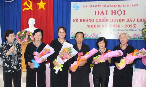 Đại hội Ban liên lạc Nữ kháng chiến huyện Bàu Bàng