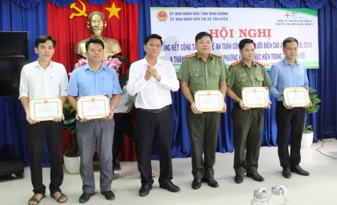 TX.Tân Uyên: Khen thưởng nhiều tập thể, cá nhân có thành tích trong công tác bảo vệ an toàn hành lang lưới điện cao áp