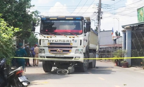 Xe ben gây tai nạn, người bán vé số tử vong