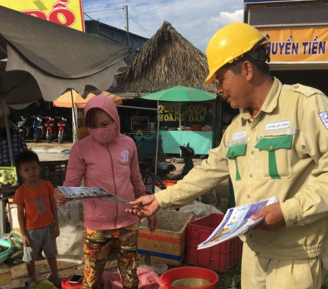 Bảo đảm an toàn công trình lưới điện cao áp: Người dân không nên buôn bán, trồng cây dưới đường dây điện