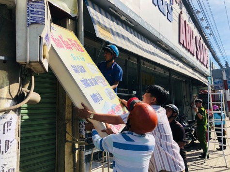 Phường Thái Hòa, TX.Tân Uyên: Ra quân xử lý tình trạng lấn chiếm vỉa hè trên đường ĐT747B