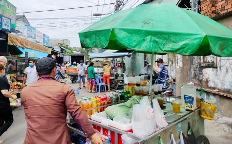 Cần chấn chỉnh tình trạng bát nháo trước cổng bệnh viện