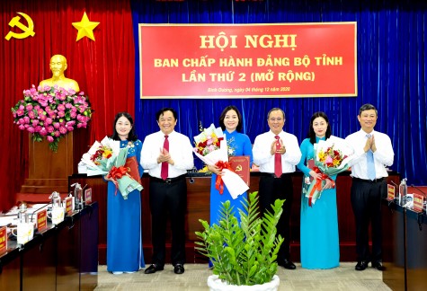 Tỉnh ủy Bình Dương: Trao quyết định cán bộ