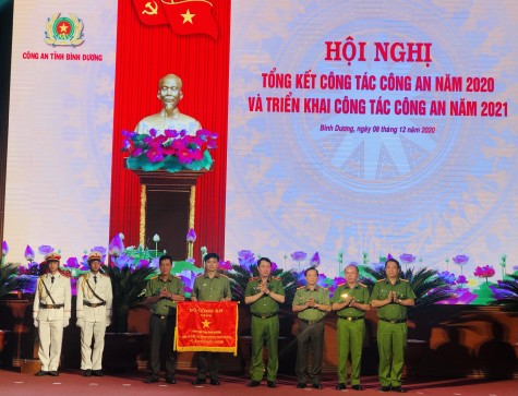 Công an tỉnh Bình Dương nhận cờ thi đua vì an ninh Tổ quốc năm 2020 của Bộ Công an