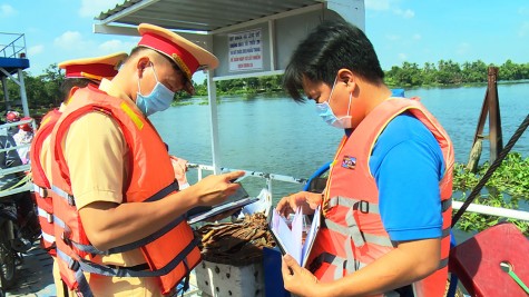 Sau 5 năm thực hiện cuộc vận động xây dựng phong trào “Văn hóa giao thông với bình yên sông nước”: Ý thức người dân được nâng cao