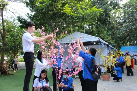 Sôi nổi chương trình “Chung dòng Mê Kông” và Ngày hội “Tự hào sinh viên Bình Dương”