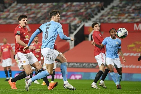 Man City đá Man Utd khỏi Cup Liên Đoàn