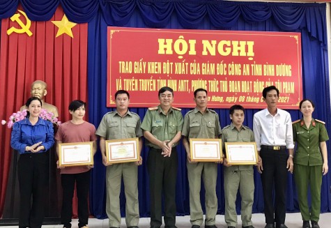 Khen thưởng các cá nhân có thành tích hỗ trợ bắt trộm