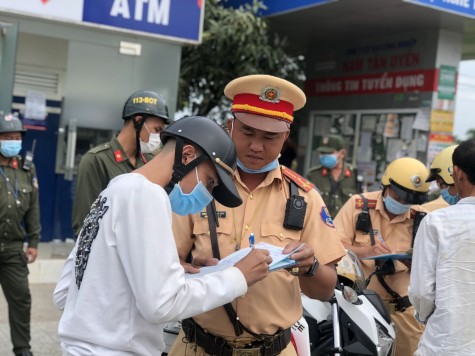 Công an TX.Tân Uyên: Thực hiện tốt các chuyên đề xử lý vi phạm an toàn giao thông