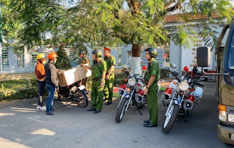 “Cuộc chiến” chống hàng lậu ở địa bàn giáp ranh