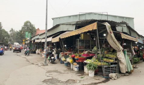 Thông tin tiếp theo vụ chủ chợ tạm chiếm đất vỉa hè: Địa phương đang tiến hành xử lý