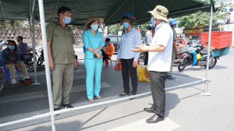 Bà Nguyễn Thu Cúc, Chủ tịch UBND Tp.Thủ Dầu Một: “Không để người dân nào trong khu cách ly thiếu lương thực, nhu yếu phẩm cần thiết”