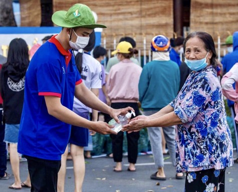 Bạn trẻ hành động trên tuyến đầu chống dịch