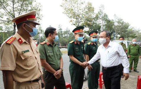 Đoàn lãnh đạo tỉnh Bình Dương thăm khu cách ly, khu phong tỏa phòng chống Covid-19