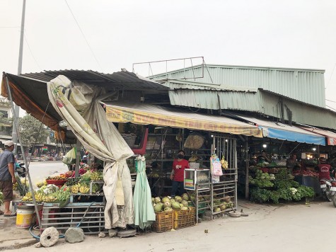 Thông tin tiếp theo vụ chợ tạm chiếm đất vỉa hè: Vì sao đã ban hành quyết định nhưng chưa xử lý?