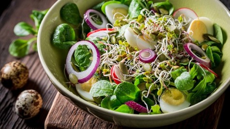 Mách nàng công sở mẹo làm salad ngon đúng chuẩn nhà hàng