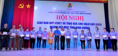 200 triệu đồng tặng công nhân may mặc bị ảnh hưởng bởi Covid-19