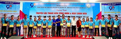 Truyền lửa cho thanh niên công nhân