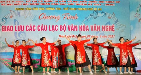 Chương trình giao lưu các câu lạc bộ văn hóa văn nghệ TP.Dĩ An: 8 câu lạc bộ tham gia