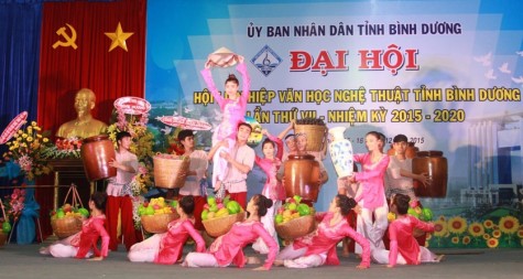 Tình yêu gốm sứ trong văn học nghệ thuật Bình Dương