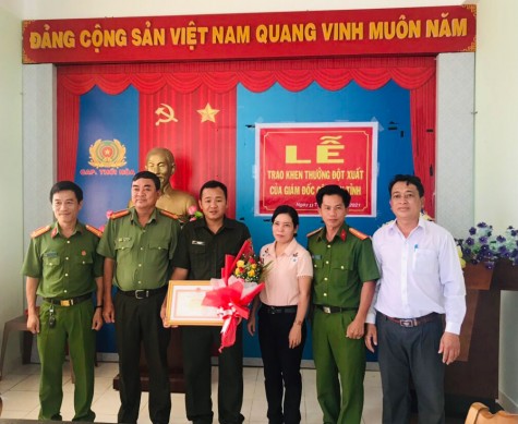 Khen thưởng lực lượng cơ sở tham gia bắt tội phạm