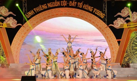 Hoành tráng đêm 'Linh thiêng nguồn cội-Đất Tổ Hùng Vương'