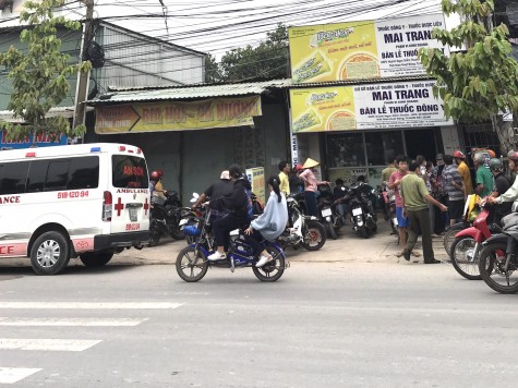 Điều tra nguyên nhân hai cha con thương vong bên vũng máu trong phòng trọ