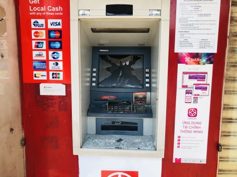 Nhiều trụ ATM bị kẻ gian phá hoại