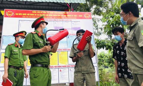 Tập huấn phòng chống cháy, nổ cho lực lượng cơ sở tại các điểm bầu cử