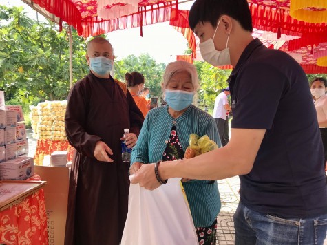 TX.Bến Cát: Hơn 140 triệu đồng hỗ trợ người khó khăn