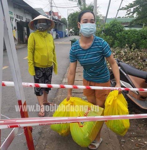 Hỗ trợ gạo giá rẻ cho thanh niên công nhân