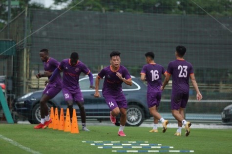 Các đội bóng duy trì tập luyện chờ ngày V.League 2021 trở lại