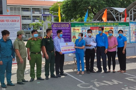 Liên đoàn Lao động TP.Thuận An thăm hỏi lực lượng tuyến đầu phòng, chống Covid-19