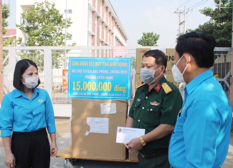 Thăm lực lượng tham gia phòng chống Covid-19, hỗ trợ người lao động bị ảnh hưởng dịch bệnh