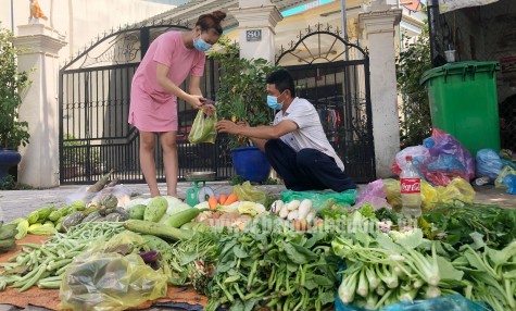 Nhịp sống của công nhân lao động trong khu cách ly