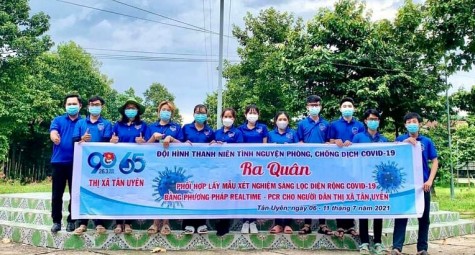 TX.Tân Uyên: Đoàn viên thanh niên hỗ trợ lấy mẫu xét nghiệm Covid-19