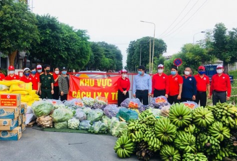 Tiếp nhận 4 tấn rau, củ, quả do Lâm Đồng trao tặng và hỗ trợ hàng hóa cho các khu vực phong tỏa TP.Dĩ An